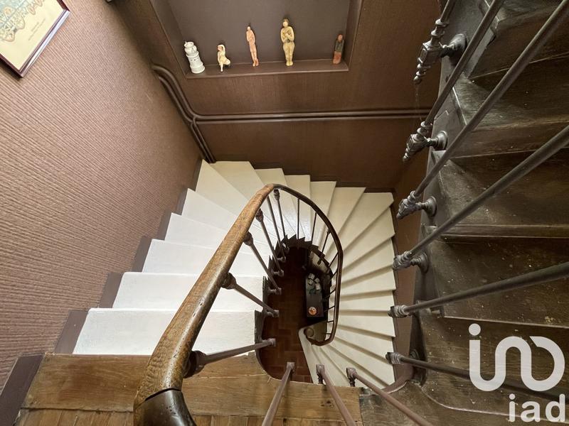 Maison - 325 m² - 12 pièces