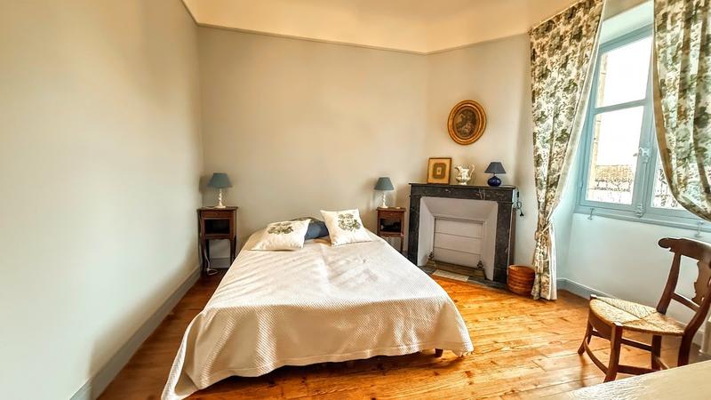 Propriété - 225 m² - 8 pièces