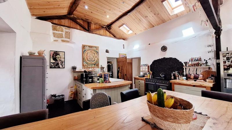 Maison - 265 m² - 9 pièces