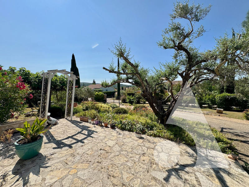 Maison - 247 m² - 7 pièces