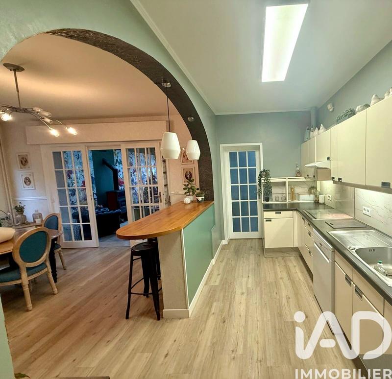 Maison - 180 m² - 7 pièces