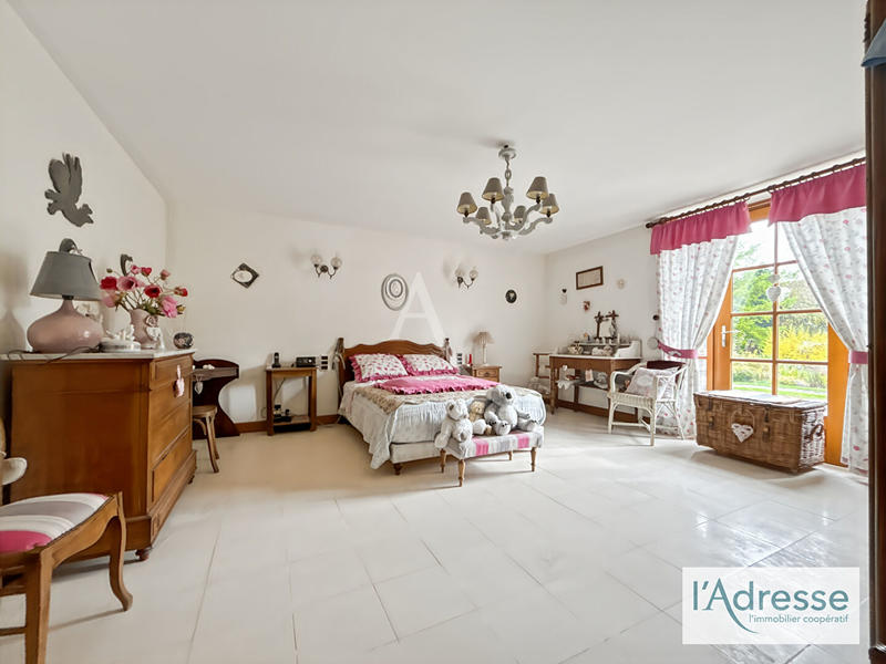 Maison - 249 m² - 7 pièces