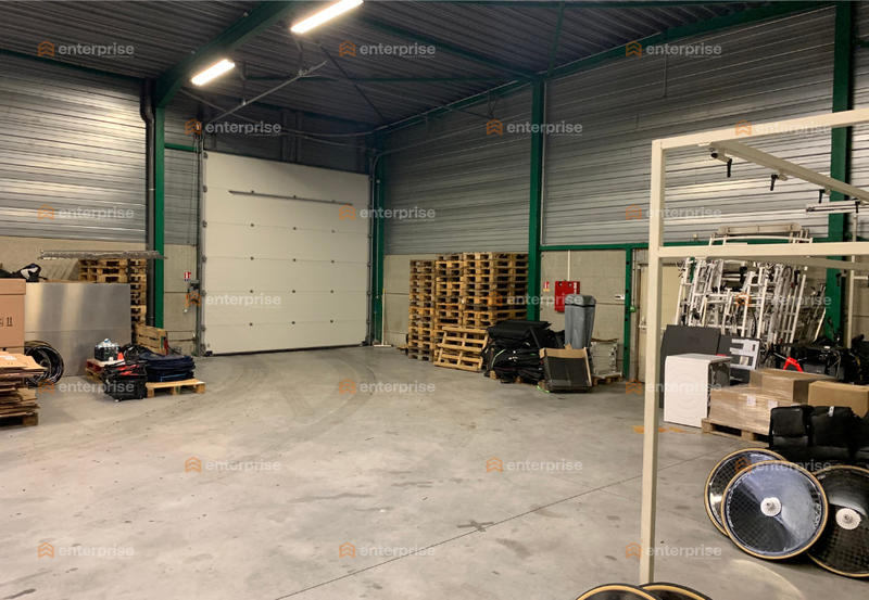 Local d'activité / Entrepôt - 1 215 m²