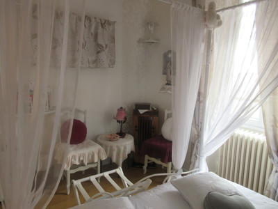 "Jadis... sous la gloriette"