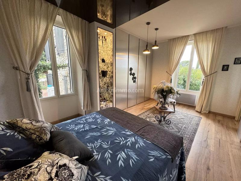 Maison - 230 m² - 8 pièces