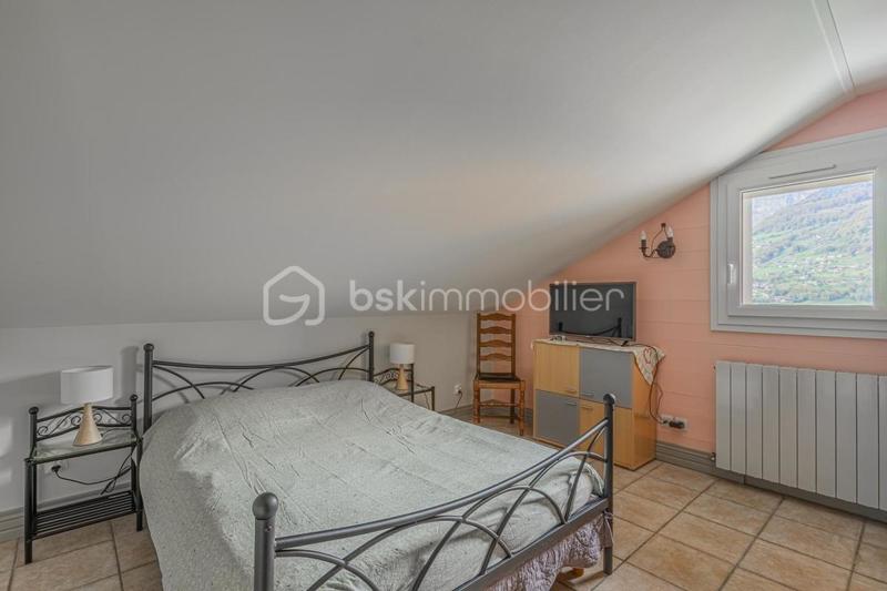 Maison traditionnelle - 268 m² - 7 pièces