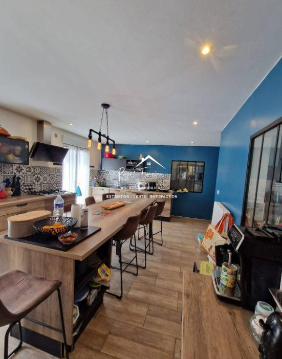 Maison traditionnelle - 200 m² - 8 pièces