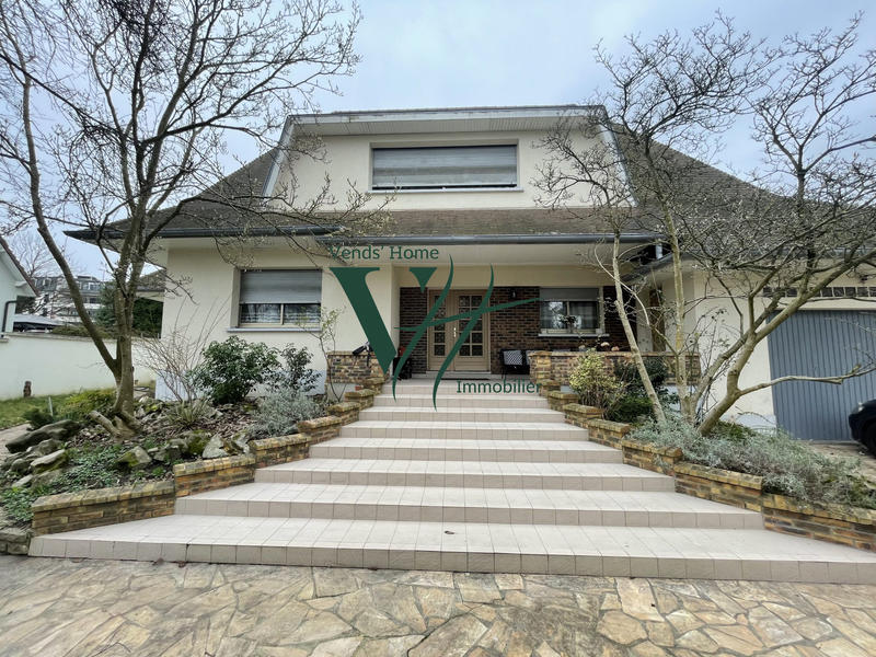 Villa - 302 m² - 10 pièces