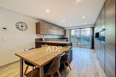 Appartement - 80 m² - 4 pièces