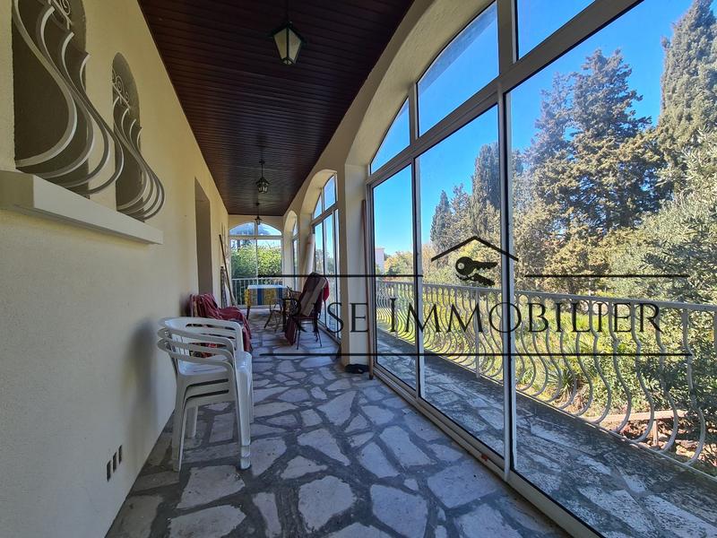 Villa - 245 m² - 9 pièces