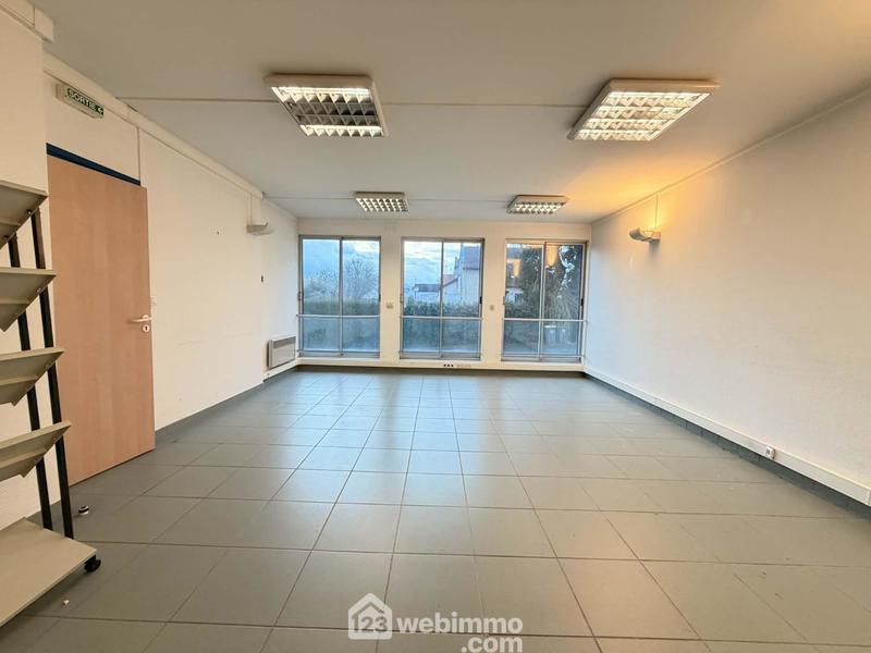 Bureau - 79 m² - 4 pièces