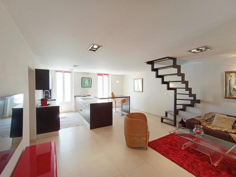 Loft - 103 m² - 4 pièces