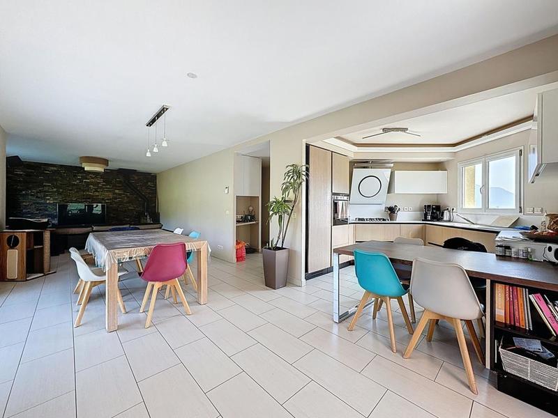 Maison - 137 m² - 5 pièces