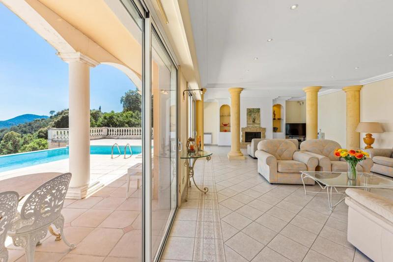 Villa - 284 m² - 6 pièces