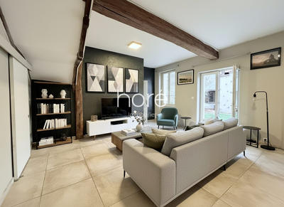 Maison - 255 m² - 8 pièces