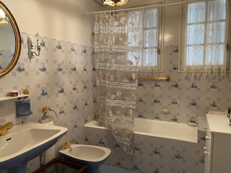 Maison - 240 m² - 8 pièces