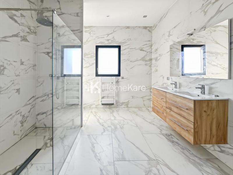 Maison - 224 m² - 6 pièces