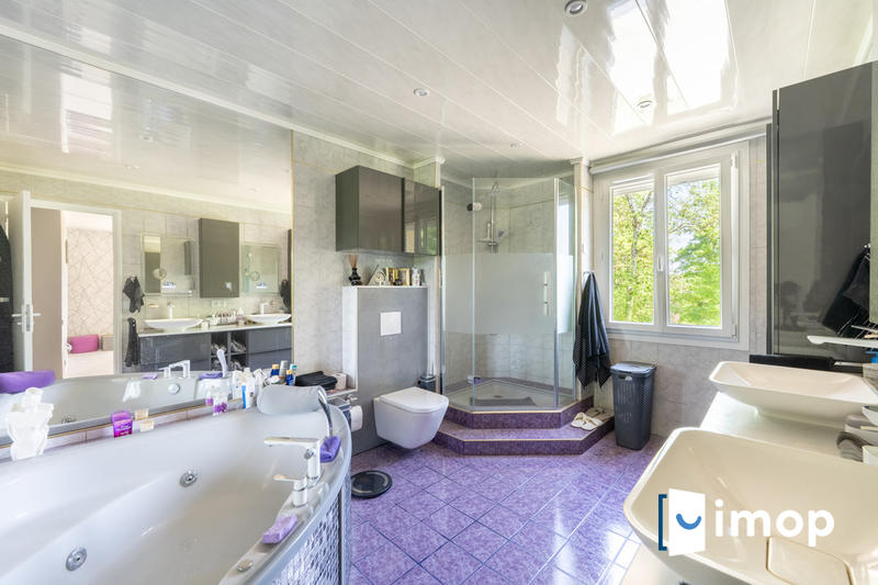 Maison - 263 m² - 10 pièces