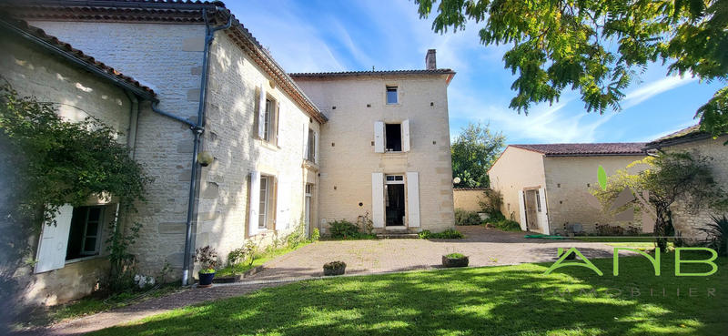 Maison - 481 m² - 12 pièces