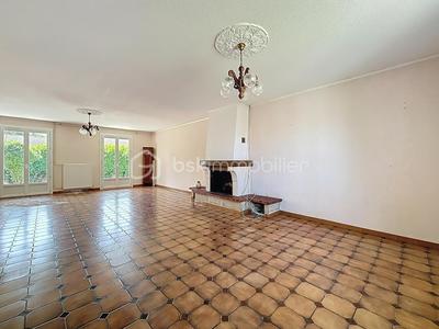 Maison traditionnelle - 144 m² - 6 pièces