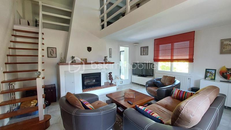 Maison - 235 m² - 8 pièces