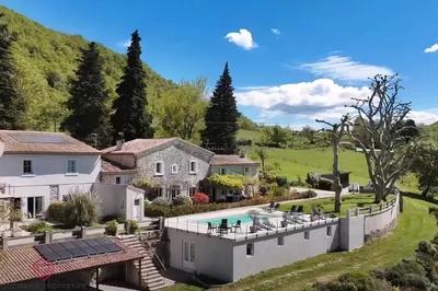 Propriété - 700 m² - 23 pièces