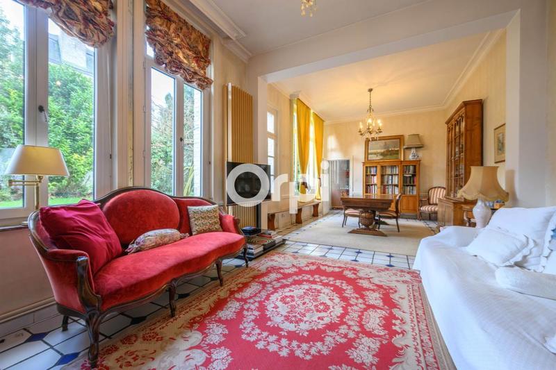 Maison - 232 m² - 9 pièces