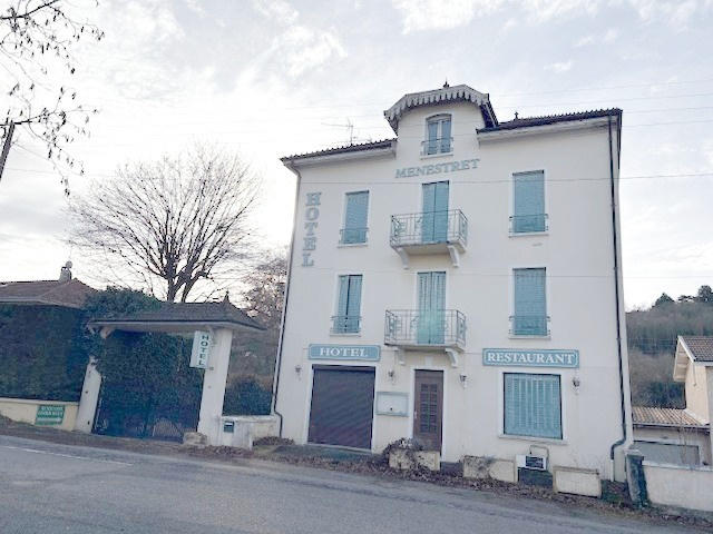 Maison - 260 m² - 11 pièces