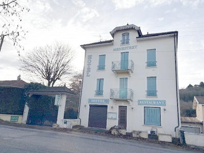 Maison - 260 m² - 11 pièces