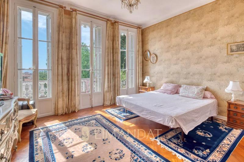 Villa - 475 m² - 12 pièces