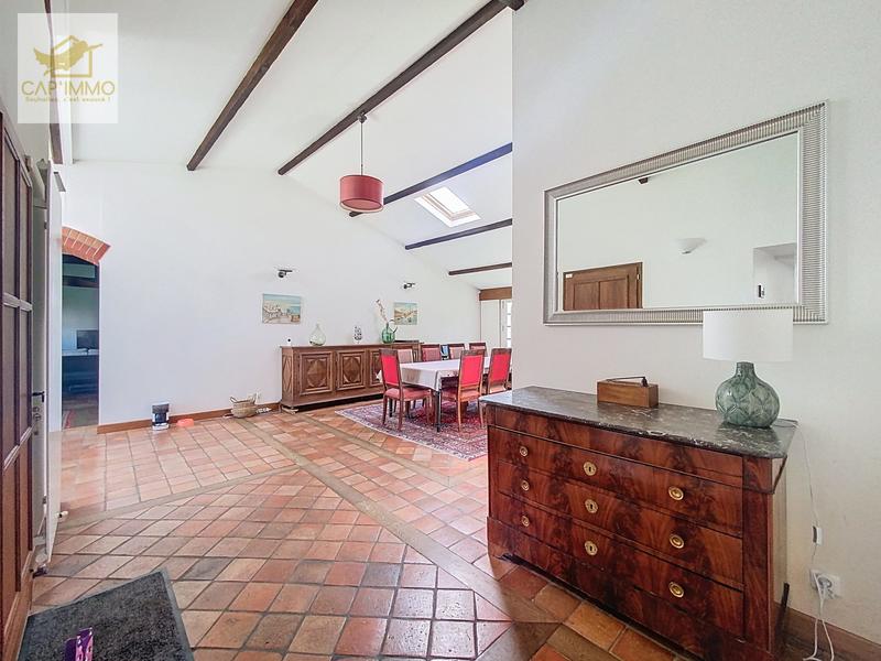 Maison - 270 m² - 10 pièces