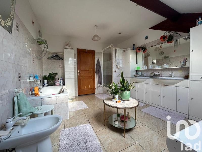 Maison - 257 m² - 8 pièces