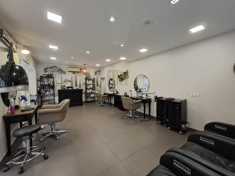 Local commercial - 130 m² - 2 pièces