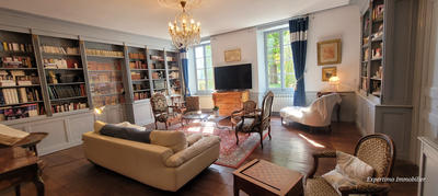 Propriété - 455 m² - 15 pièces