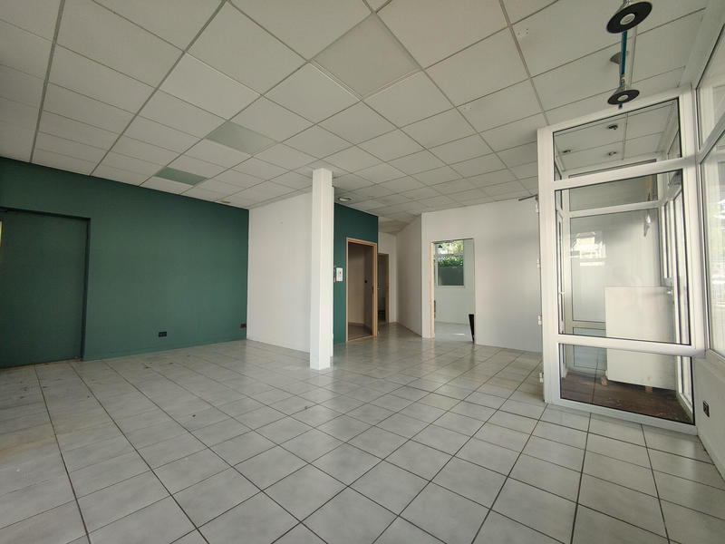 Local commercial - 87 m² - 6 pièces