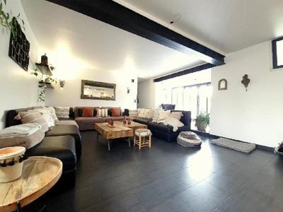 Maison - 221 m² - 5 pièces