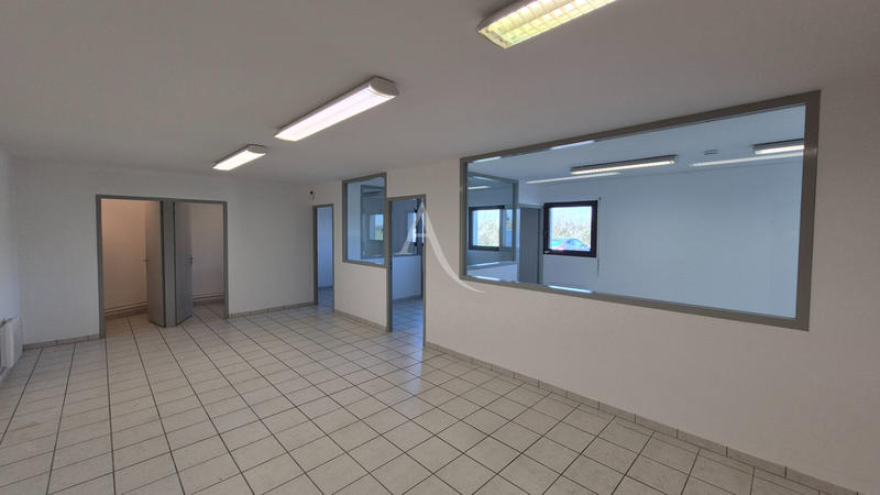 Bureau - 75 m² - 7 pièces