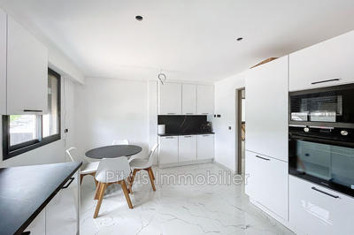 Maison - 207 m² - 10 pièces