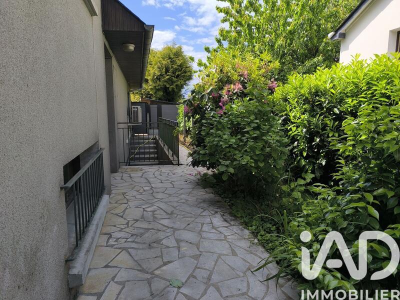 Maison - 245 m² - 8 pièces