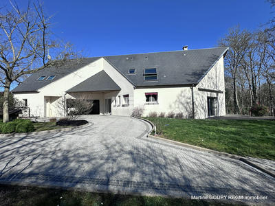 Propriété - 200 m² - 8 pièces