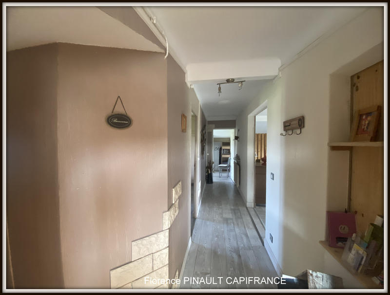 Maison - 233 m² - 9 pièces