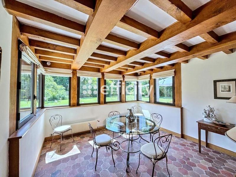 Maison - 240 m² - 9 pièces