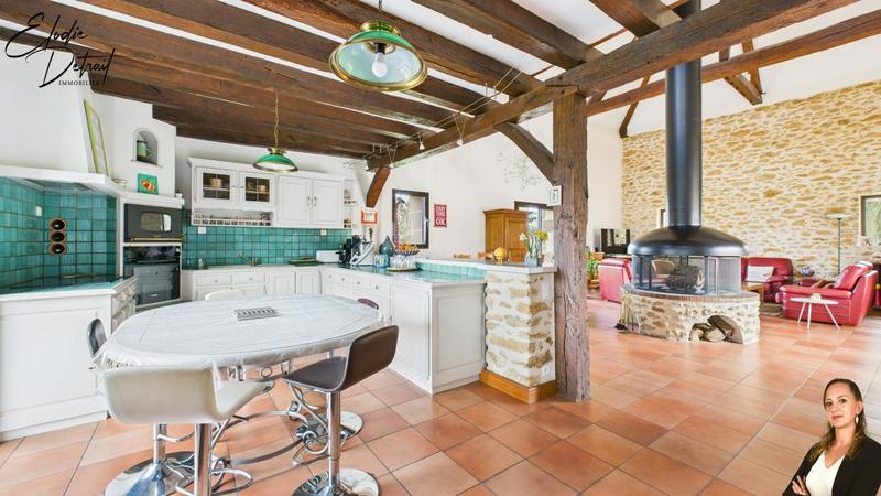 Maison - 242 m² - 7 pièces