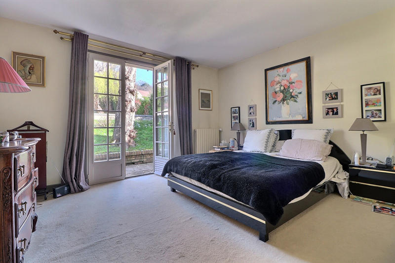 Maison - 255 m² - 8 pièces