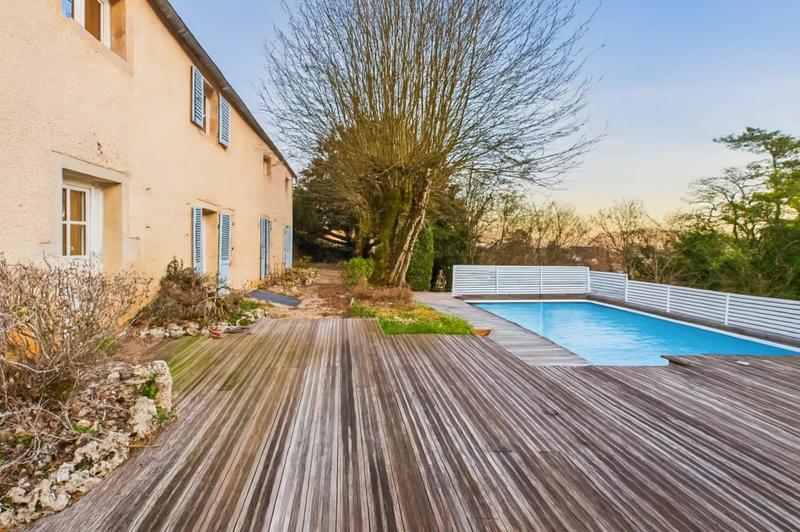 Demeure - 236 m² - 13 pièces