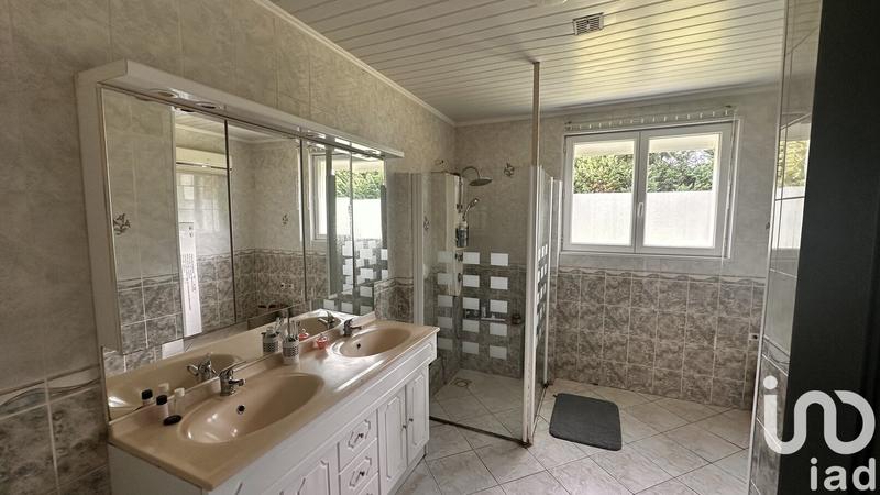 Maison - 239 m² - 8 pièces