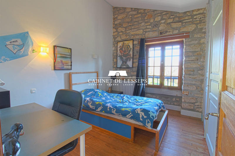 Maison - 238 m² - 7 pièces