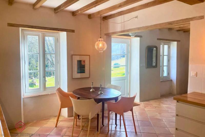 Propriété - 253 m² - 5 pièces