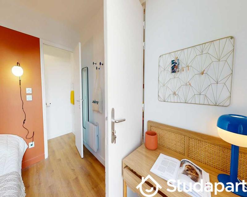 Chambre - 70 m² - 1 pièce