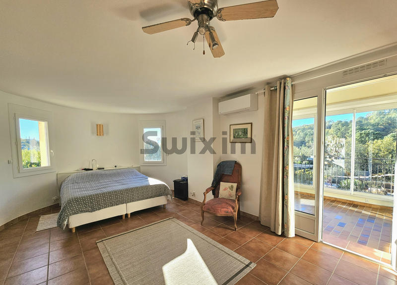 Villa - 227 m² - 10 pièces